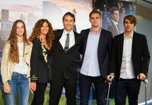 Rosa Maqueda with her husband Julen Lopetegui and children.